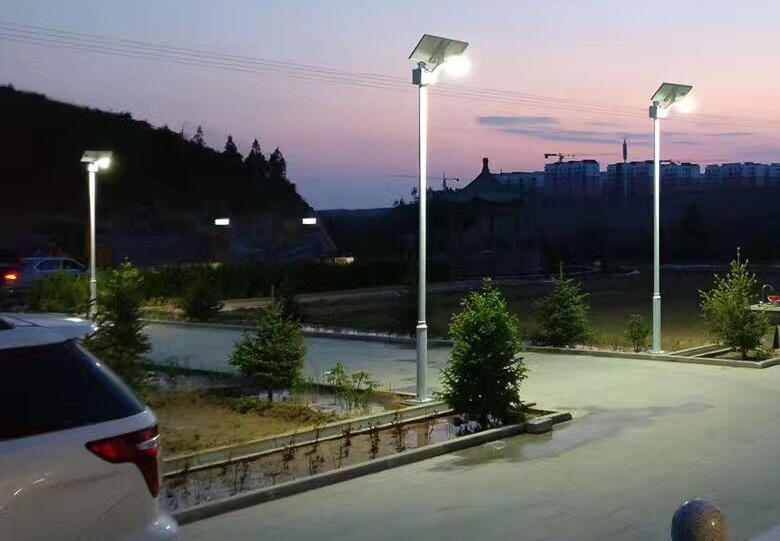 新农村太阳能路灯安装